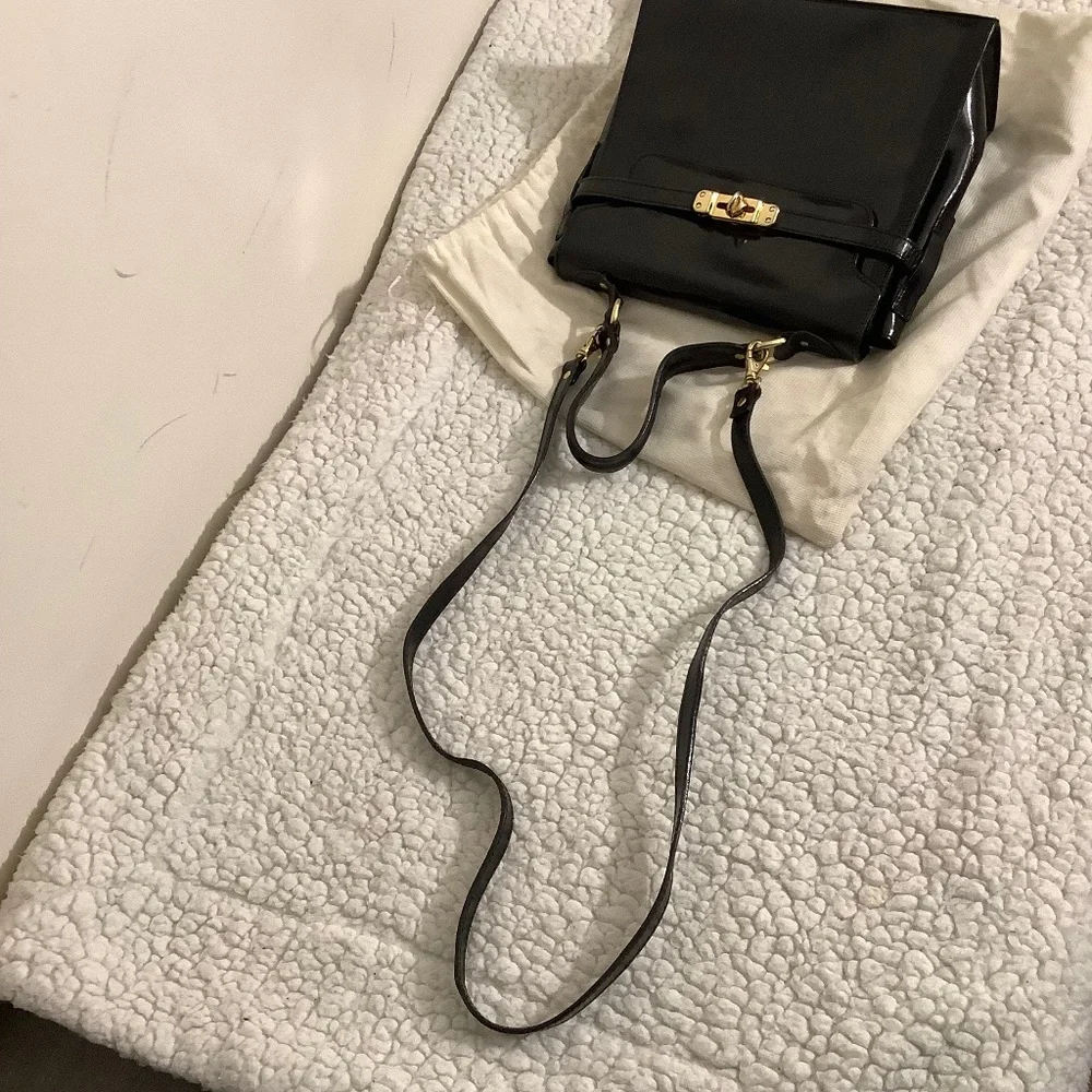 Vintage Michael Rome Patent Leather Handbag with Gold Accents and Dust Cover - Picture 4 of 12